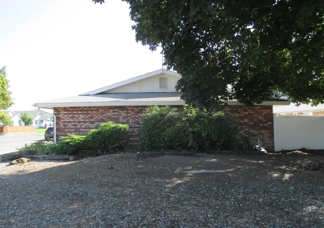 Photo 3 of Multi family home for sale at 2004 E Rowan Ave, Spokane, WA 99207 | MLS# 202620050 | Listing updated on 2026-10-06