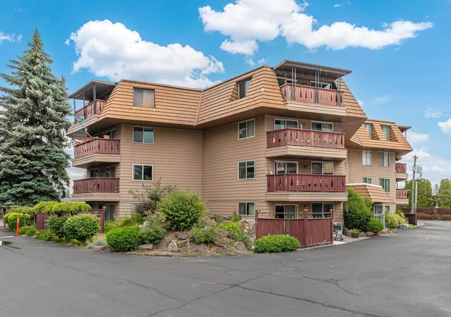 Homes for sale in Spokane, WA | 9024 N Country Homes Blvd, Spokane, WA 99218 | MLS# 202620073