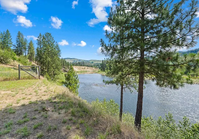 Homes for sale in Kettle Falls, WA | 18 Little Joes Rd, Kettle Falls, WA 99141 | MLS# 202620077