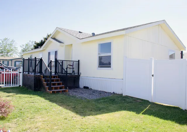 Photo 3 of Manufactured home for sale at 10510 W Richland Rd, Cheney, WA 99004 | MLS# 202620078 | Listing updated on 2026-10-09