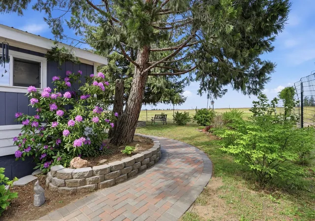 4th image of 31810 N Schwachtgen Rd, Chattaroy, WA 99003 | MLS# 202620120