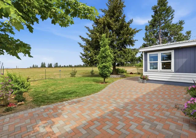 5th image of 31810 N Schwachtgen Rd, Chattaroy, WA 99003 | MLS# 202620120