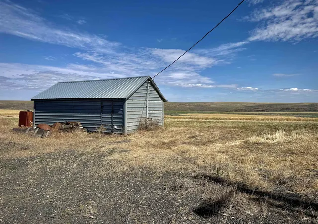 Photo 3 of Manufactured home for sale at 7603 N Coyote Hts Rd, Odessa, WA 99159 | MLS# 202620129 | Listing updated on 2026-07-07