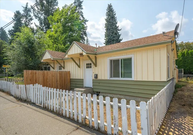 Photo 2 of Multi family home for sale at 864 S Sherman St, Spokane, WA 99202 | MLS# 202620147 | Listing updated on 2026-07-08
