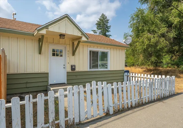 Photo 2 of Multi family home for sale at 864 S Sherman St, Spokane, WA 99202 | MLS# 202620147 | Listing updated on 2026-07-08