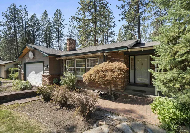2nd image of 912 W Bellwood Dr, Spokane, WA 99218 | MLS# 202620161