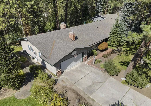3rd image of 912 W Bellwood Dr, Spokane, WA 99218 | MLS# 202620161