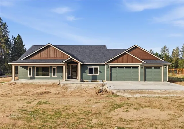 Photo 1 of Single family home for sale at 31910 N Zander Ln, Chattaroy, WA 99003 | MLS# 202620282 | Listing updated on 2026-10-14