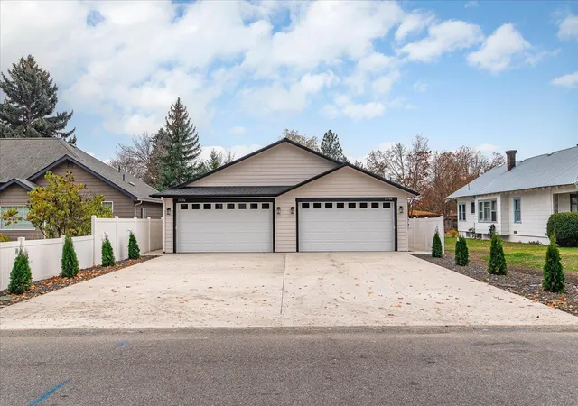 2nd image of 11704 E Valleyway Ave, Spokane Valley, WA 99206 | MLS# 202620320