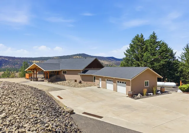Photo 1 of Single family home for sale at 21413 W S Bank Rd, Nine Mile Falls, WA 99026 | MLS# 202620362 | Listing updated on 2026-09-05