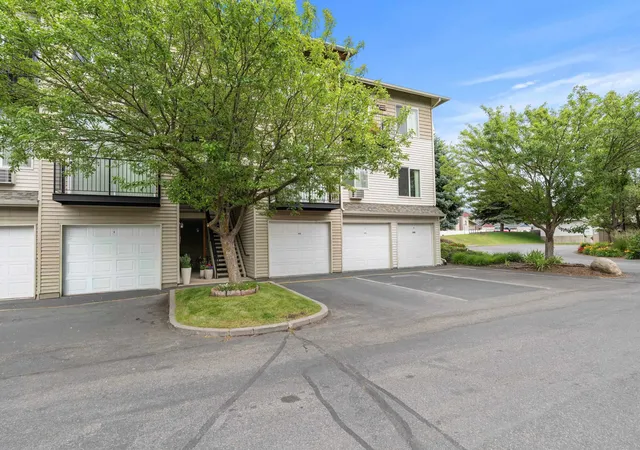 Photo 3 of Sale Pending at 22855 E Country Vista Dr, Liberty Lake, WA 99019 | MLS# 202620368 | Listing updated on 2026-10-22