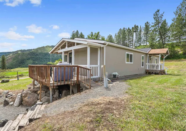 Homes for sale in Hunters, WA | 4562 Lessig Rd, Hunters, WA 99137 | MLS# 202620405