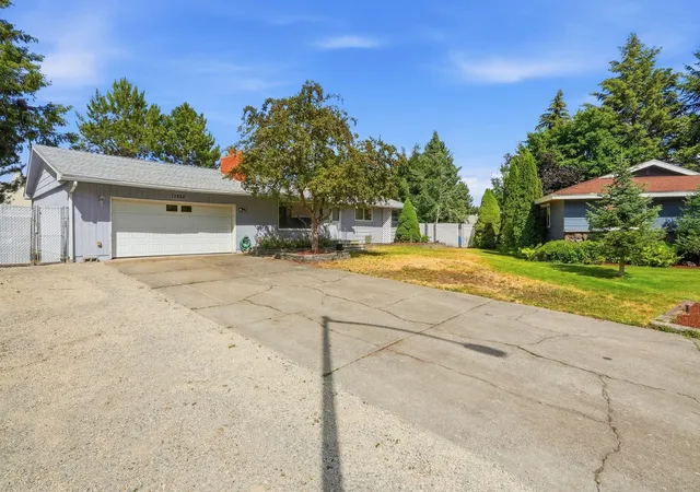 Photo 2 of Sale Pending at 11824 N Madison St, Spokane, WA 99218 | MLS# 202620454 | Listing updated on 2026-08-30