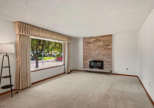 Photo 3 of Sale Pending at 11824 N Madison St, Spokane, WA 99218 | MLS# 202620454 | Listing updated on 2026-08-30