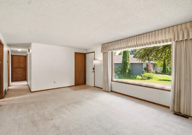 Photo 3 of Sale Pending at 11824 N Madison St, Spokane, WA 99218 | MLS# 202620454 | Listing updated on 2026-08-30