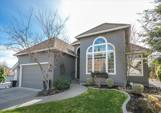 Photo 1 of Single family home for sale at 2089 S Parkwood Cir, Spokane, WA 99223 | MLS# 202620680 | Listing updated on 2026-10-09