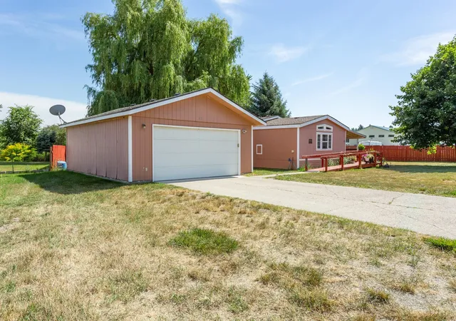 2nd image of 407 E Meadowmere Wy, Deer Park, WA 99006 | MLS# 202620698