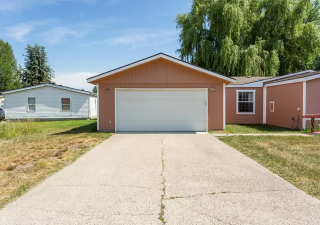 3rd image of 407 E Meadowmere Wy, Deer Park, WA 99006 | MLS# 202620698