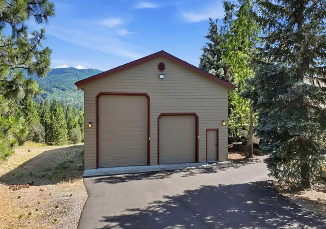 Photo 2 of Single family home for sale at 23422 Broken Lance Ln, Liberty Lake, WA 99019 | MLS# 202620729 | Listing updated on 2026-09-22