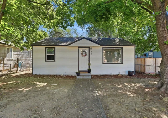 Photo 1 of Single family home for sale at 6202 N Astor St, Spokane, WA 99207 | MLS# 202620733 | Listing updated on 2026-10-01