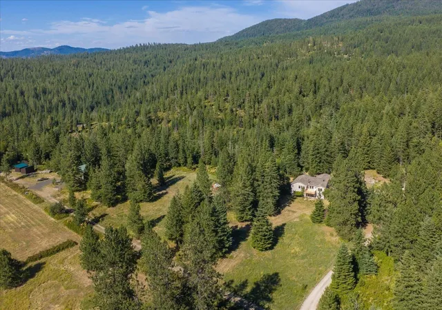 3rd image of 15519 E Tallman Rd, Chattaroy, WA 99003 | MLS# 202620784