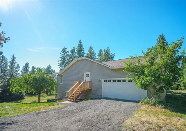 4th image of 15519 E Tallman Rd, Chattaroy, WA 99003 | MLS# 202620784