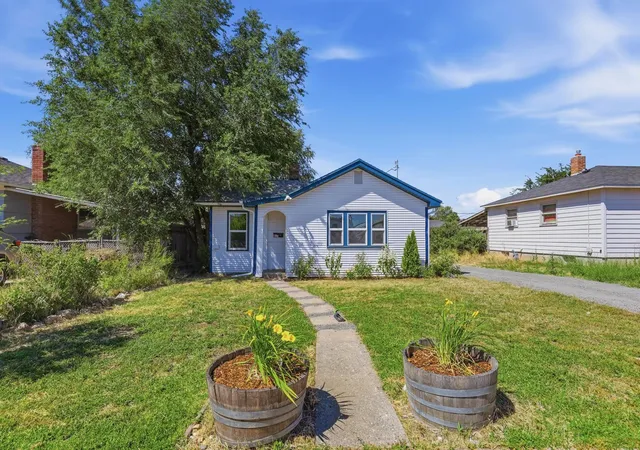 Homes for sale in Spokane, WA | 923 E Courtland Ave, Spokane, WA 99207 | MLS# 202620820