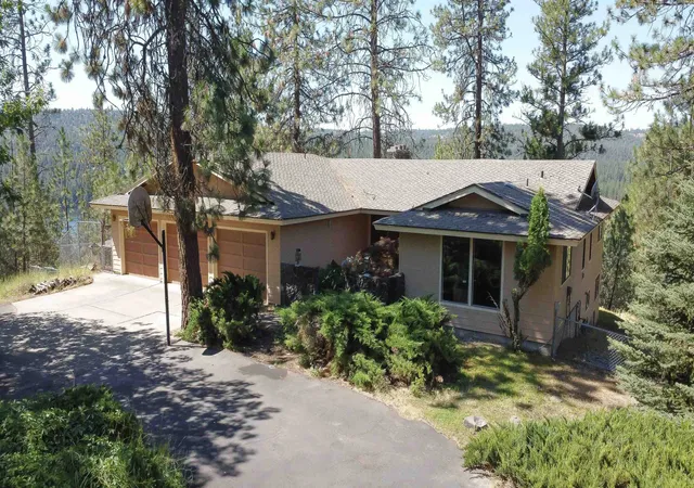 Photo 1 of Single family home for sale at 16905 N Mockingbird Ct, Nine Mile Falls, WA 99026 | MLS# 202620839 | Listing updated on 2026-09-02