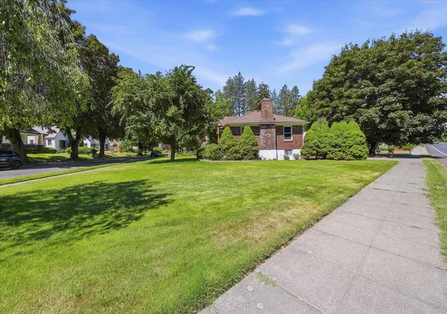 Photo 3 of Single family home for sale at 1027 E 17th Avenue, Spokane, WA 99203 | MLS# 202620846 | Listing updated on 2026-10-07