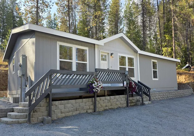 Photo 1 of Manufactured home for sale at 642 Diamond Dr, Newport, WA 99156 | MLS# 202620874 | Listing updated on 2026-10-08