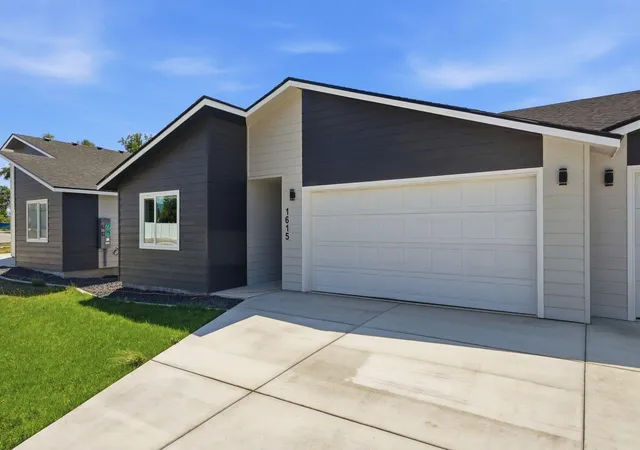Homes for sale in Spokane Valley, WA | 1615 N Selkirk Rd, Spokane Valley, WA 99016 | MLS# 202620882