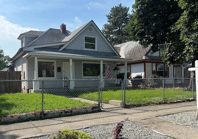 Photo 1 of Single family home for sale at 2211 W Gardner Ave, Spokane, WA 99201 | MLS# 202620893 | Listing updated on 2026-09-26
