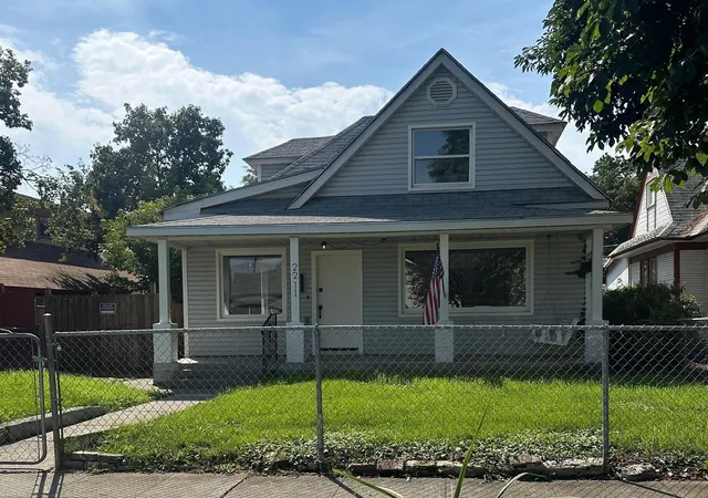 Photo 2 of Single family home for sale at 2211 W Gardner Ave, Spokane, WA 99201 | MLS# 202620893 | Listing updated on 2026-09-26