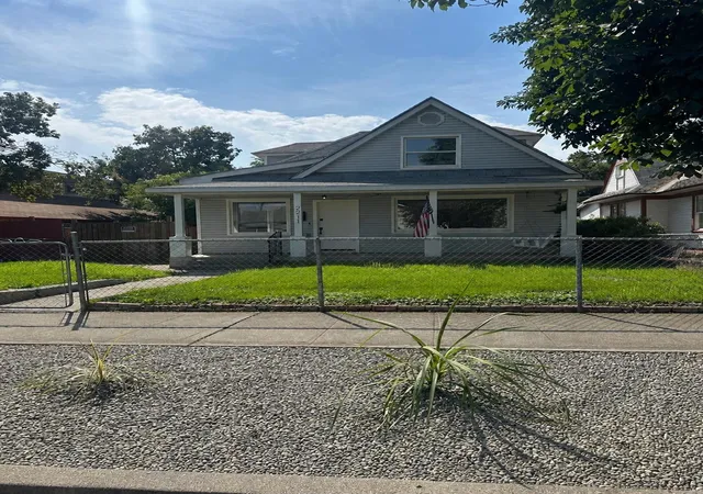 Photo 3 of Single family home for sale at 2211 W Gardner Ave, Spokane, WA 99201 | MLS# 202620893 | Listing updated on 2026-09-26