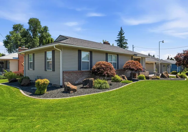 Homes for sale in Spokane, WA | 1116 N Willow Rd, Spokane, WA 99206 | MLS# 202620898