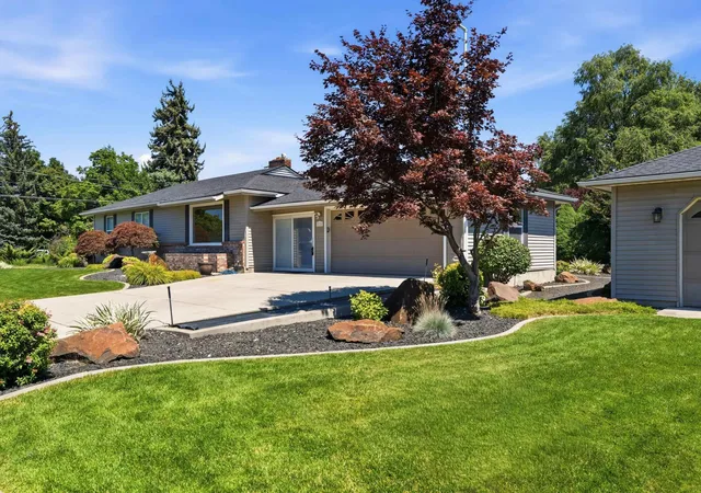 Homes for sale in Spokane, WA | 1116 N Willow Rd, Spokane, WA 99206 | MLS# 202620898
