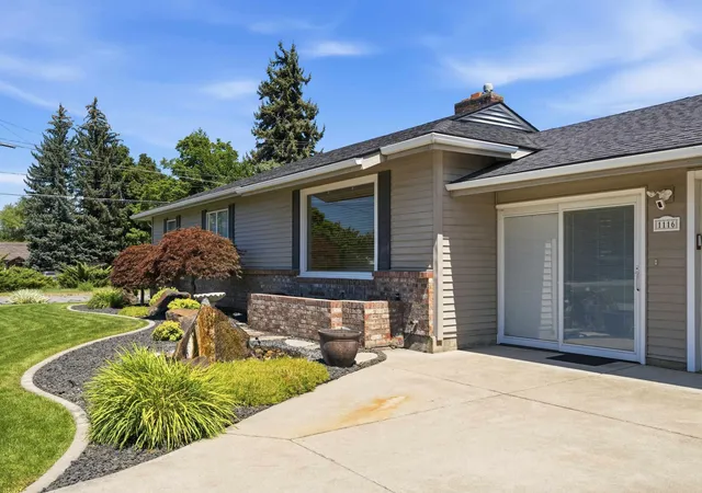 Homes for sale in Spokane, WA | 1116 N Willow Rd, Spokane, WA 99206 | MLS# 202620898