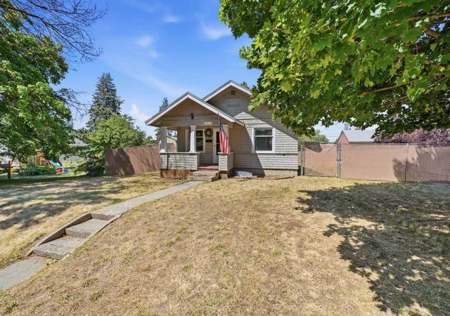 Photo 2 of Single family home for sale at 4013 N Whitehouse St, Spokane, WA 99205 | MLS# 202621000 | Listing updated on 2026-09-08