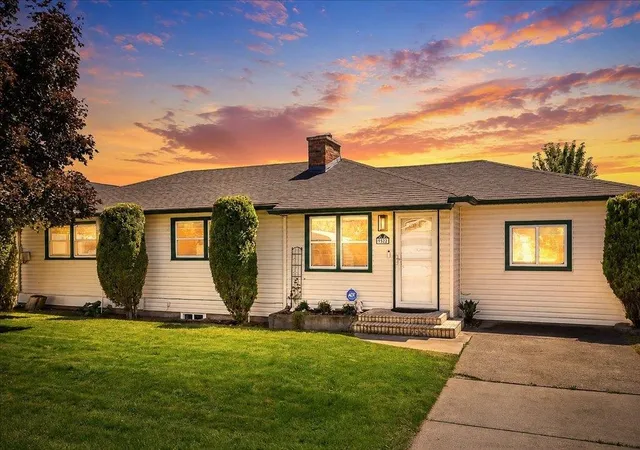 2nd image of 9522 E Valleyway Ave, Spokane Valley, WA 99206 | MLS# 202621013