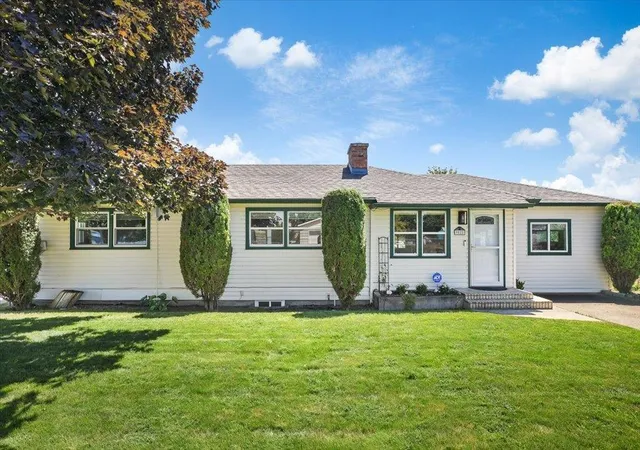 3rd image of 9522 E Valleyway Ave, Spokane Valley, WA 99206 | MLS# 202621013