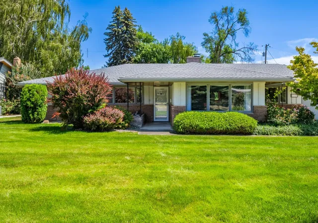 Photo 2 of Sale Pending at 4315 S Stone St, Spokane, WA 99223 | MLS# 202621053 | Listing updated on 2026-10-04