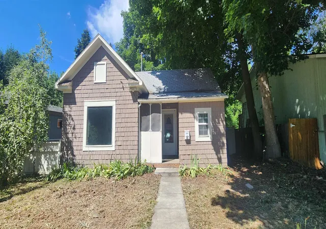 Photo 1 of Sale Pending at 806 S Greene St, Spokane, WA 99202 | MLS# 202621075 | Listing updated on 2026-08-04