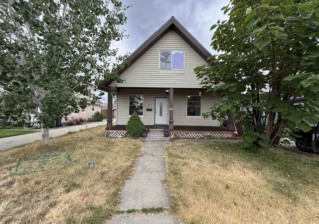 Photo 1 of Sale Pending at 327 E Gordon Ave, Spokane, WA 99207 | MLS# 202621105 | Listing updated on 2026-09-28