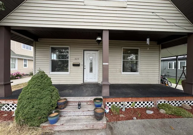 Photo 2 of Sale Pending at 327 E Gordon Ave, Spokane, WA 99207 | MLS# 202621105 | Listing updated on 2026-09-28
