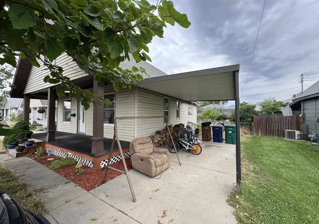 Photo 3 of Sale Pending at 327 E Gordon Ave, Spokane, WA 99207 | MLS# 202621105 | Listing updated on 2026-09-28