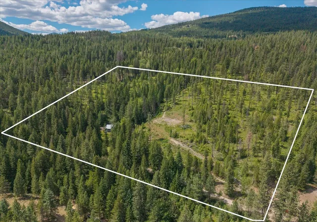 Photo 3 of Single family home for sale at 604 Deadman Crk Rd, Kettle Falls, WA 99141 | MLS# 202621109 | Listing updated on 2026-10-16