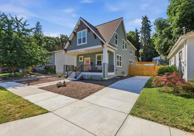 Photo 4 of Single family home for sale at 806 E 10th Avenue, Spokane, WA 99202 | MLS# 202621112 | Listing updated on 2026-09-15