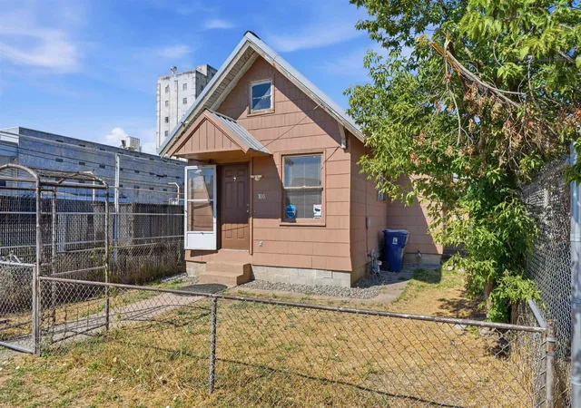 Photo 2 of Single family home for sale at 705 N Altamont St, Spokane, WA 99202 | MLS# 202621114 | Listing updated on 2026-08-31