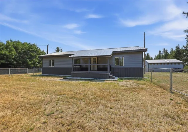 3rd image of 652 Southshore Diamond Lake Rd, Newport, WA 99156 | MLS# 202621209