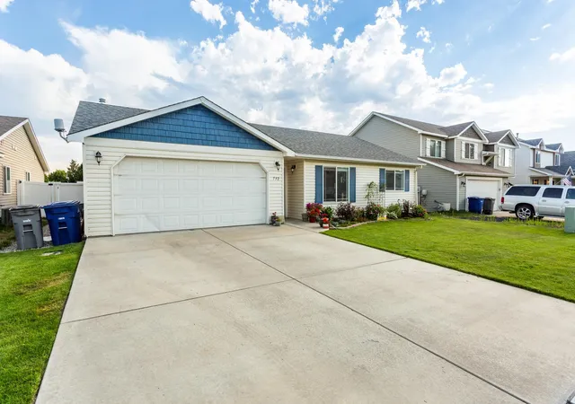 Photo 3 of Sale Pending at 732 E Carrie Dr, Medical Lake, WA 99022 | MLS# 202621228 | Listing updated on 2026-08-18